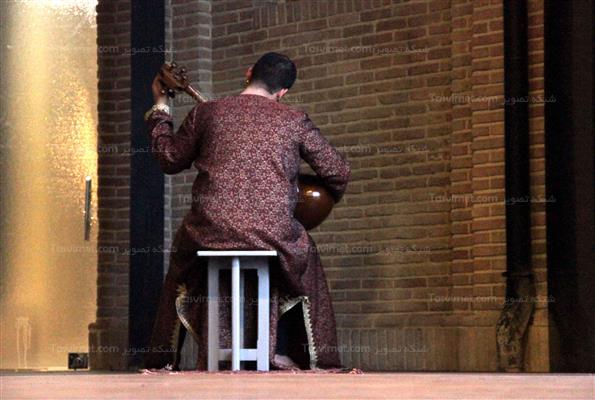 اجرای پرفورمنس آرت دیباچه