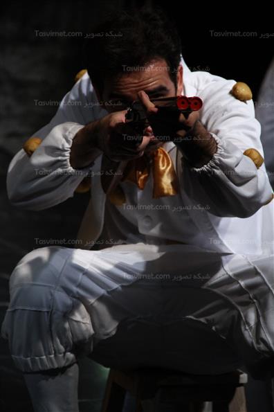 نمایش من از سگ بودن خود چیزهای زیادی فهمیده بودم