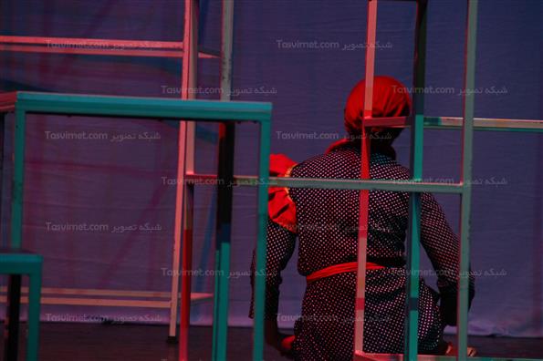 اجرای نمایش یک به علاوه یک مساوی است با چهار