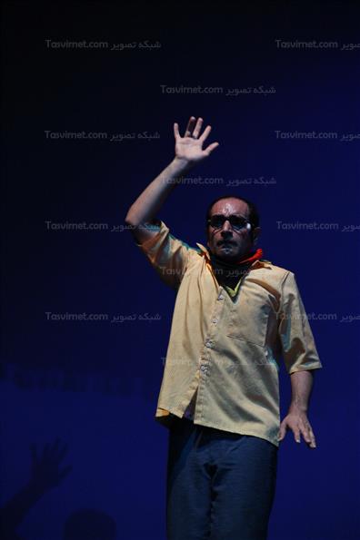 اجرای نمایش یک به علاوه یک مساوی است با چهار