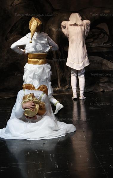 نمایش من از سگ بودن خود چیزهای زیادی فهمیده بودم