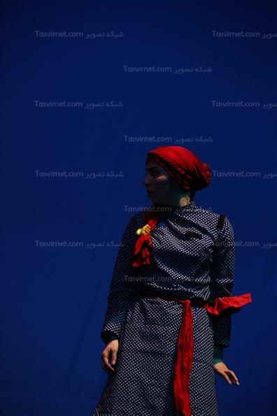 اجرای نمایش یک به علاوه یک مساوی است با چهار