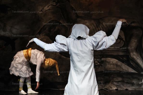 نمایش من از سگ بودن خود چیزهای زیادی فهمیده بودم