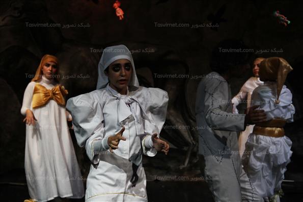 نمایش من از سگ بودن خود چیزهای زیادی فهمیده بودم