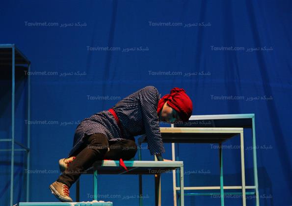 اجرای نمایش یک به علاوه یک مساوی است با چهار