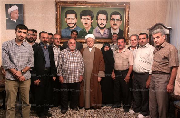 دیدارهاشمی رفسنجانی با خانواده شهیدان جوادسپهری