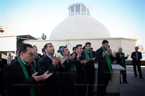 مراسم تعویض پرچم گنبدمطهر امام رضا (ع)
