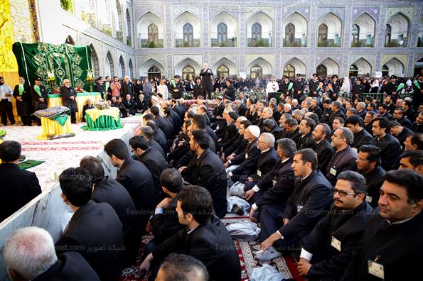 مراسم تعویض پرچم گنبدمطهر امام رضا (ع)