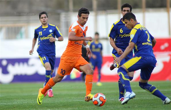 دیدار تیم‌های سایپا و نفت تهران