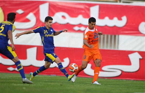 دیدار تیم‌های سایپا و نفت تهران