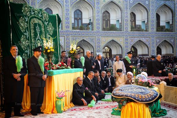 مراسم تعویض پرچم گنبدمطهر امام رضا (ع)