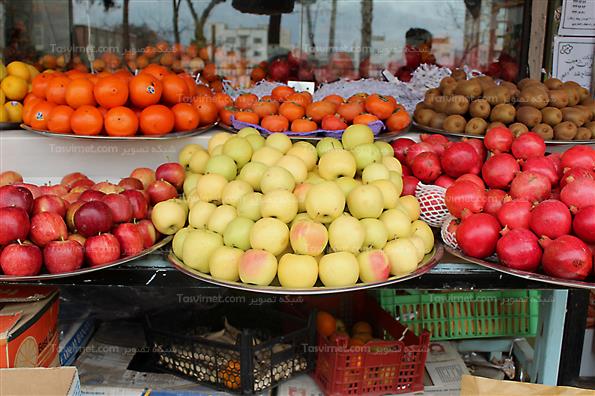 بازار میوه و تره بار در آستانه شب یلدا