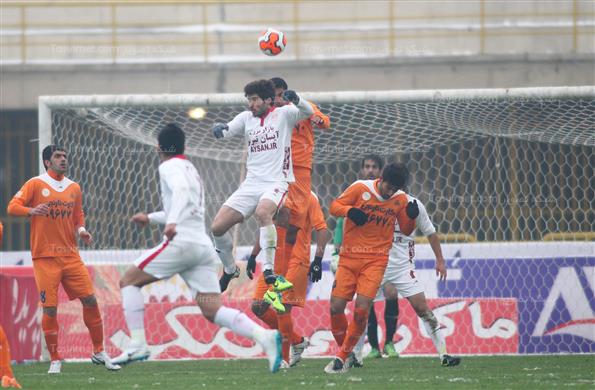 دیدار تیم های فوتبال سایپا و تراکتورسازی