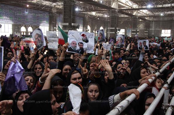 حضور حسن روحانی در مصلی اهواز