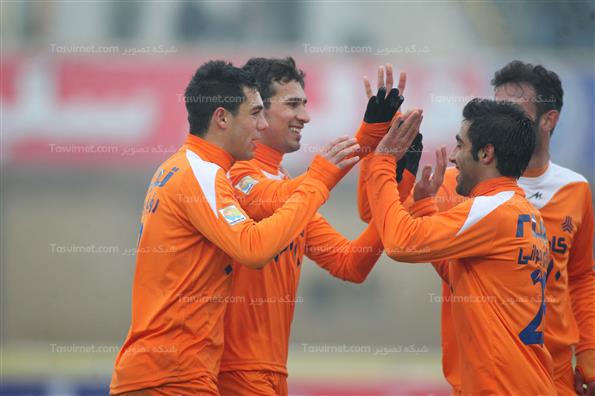 دیدار تیم‌های استقلال و ملوان انزلی
