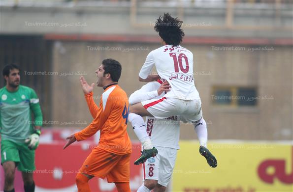 دیدار تیم های فوتبال سایپا و تراکتورسازی