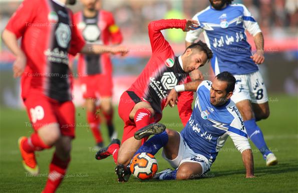 دیدار تیم های فوتبال استقلال و پرسپولیس