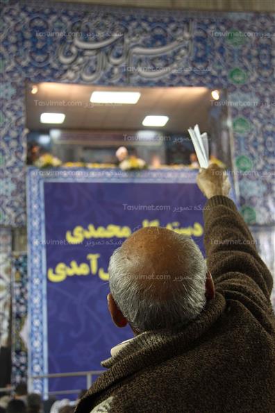 حضور حسن روحانی در مصلی اهواز