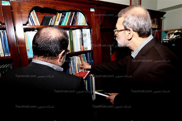 بازدید لاریجانی از بخش‌های اداری مجلس
