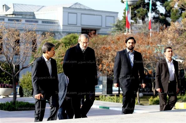 بازدید لاریجانی از بخش‌های اداری مجلس