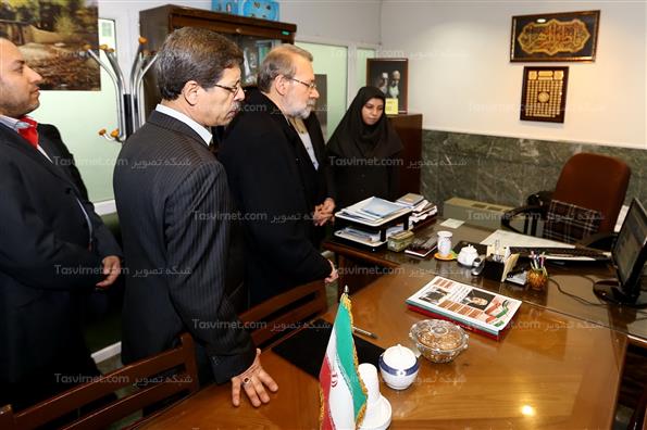 بازدید لاریجانی از بخش‌های اداری مجلس