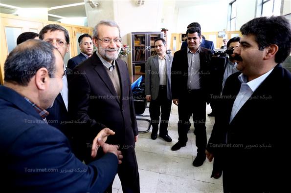 بازدید لاریجانی از بخش‌های اداری مجلس