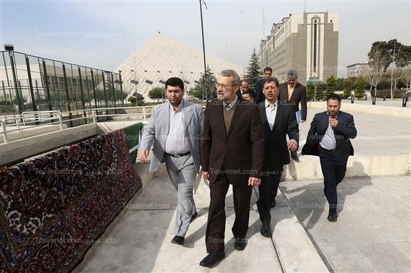 بازدید لاریجانی از بخش‌های اداری مجلس