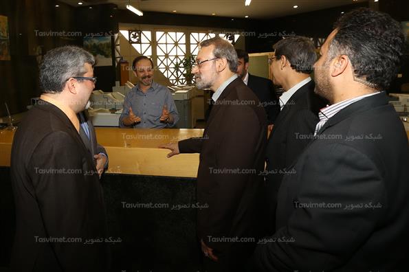 بازدید لاریجانی از بخش‌های اداری مجلس
