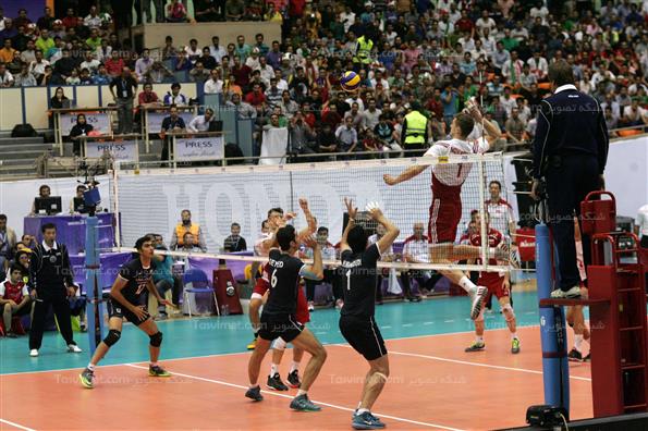 دیدار تیم های ملی والیبال ایران و لهستان