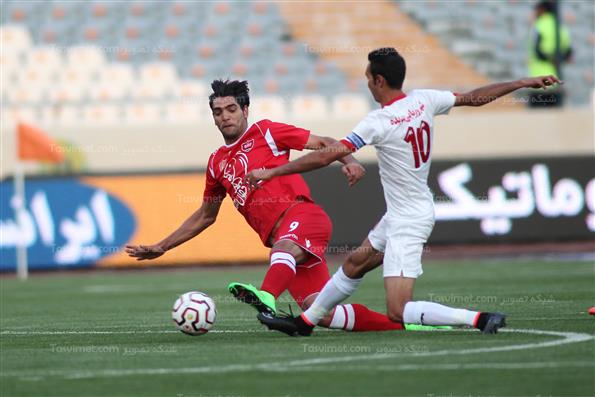 دیدار تیم های فوتبال پرسپولیس و پدیده