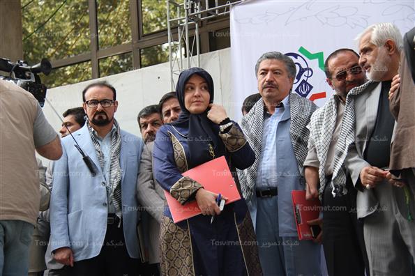 تجمع مقابل شورای شهر تهران برای حمایت ازکودکان غزه