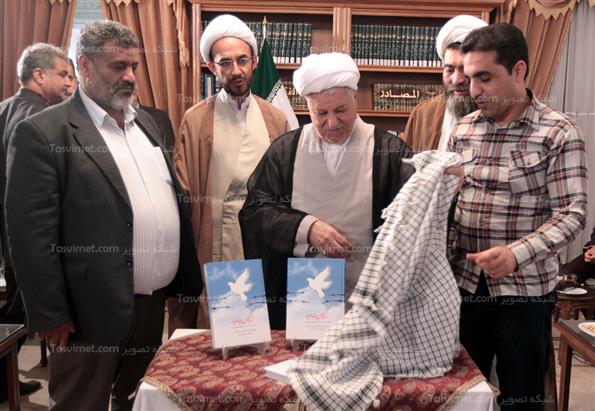 دیداراعضای ستاد یادواره ‌شهدای یزدل کاشان با هاشمی