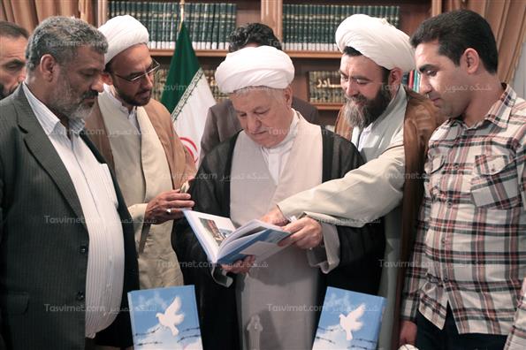 دیداراعضای ستاد یادواره ‌شهدای یزدل کاشان با هاشمی