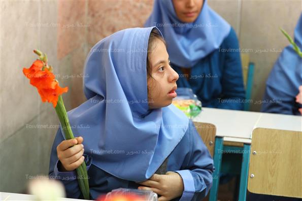 نواختن زنگ مهر توسط قالیباف