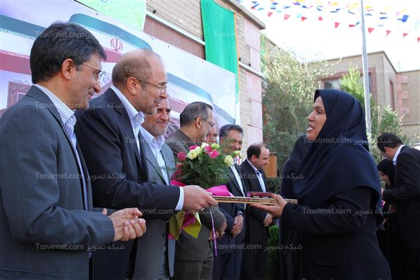 نواختن زنگ مهر توسط قالیباف