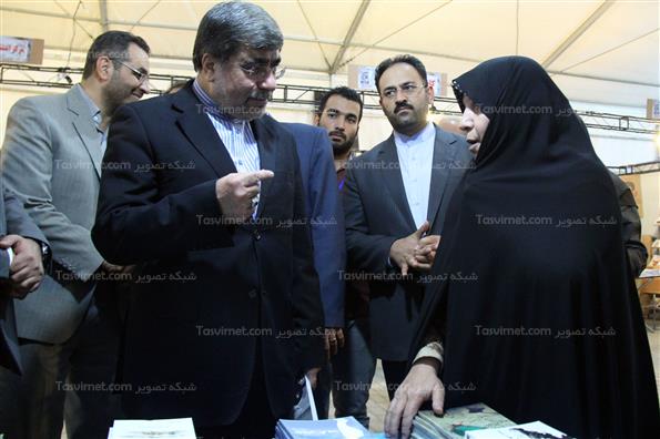 بازدید وزیرفرهنگ و ارشاد از نمایشگاه دفاع مقدس