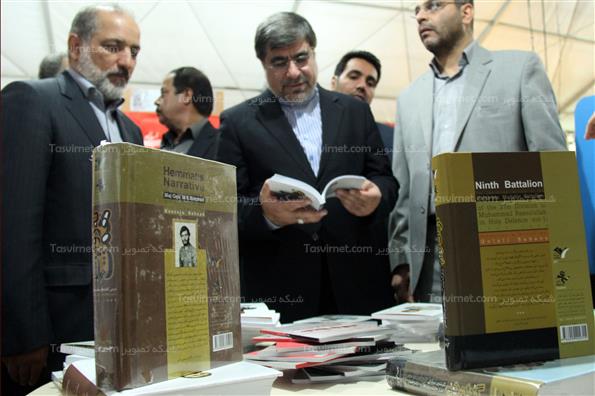 بازدید وزیرفرهنگ و ارشاد از نمایشگاه دفاع مقدس