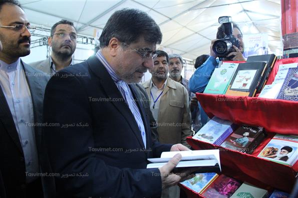 بازدید وزیرفرهنگ و ارشاد از نمایشگاه دفاع مقدس
