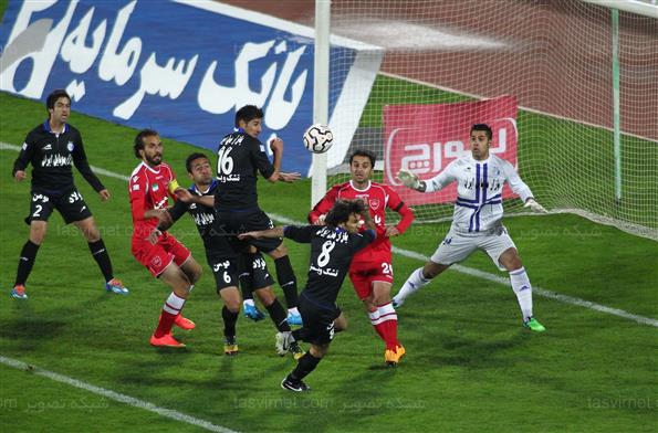 دیدار تیم های استقلال و پرسپولیس