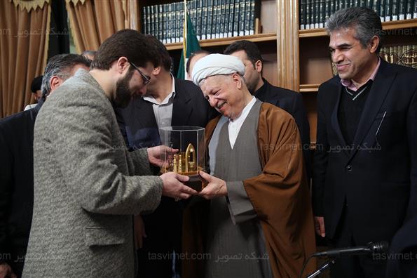 دیدار جمعی از وزنه‌برداران با هاشمی رفسنجانی