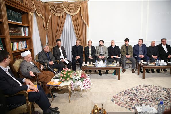 دیدار جمعی از وزنه‌برداران با هاشمی رفسنجانی