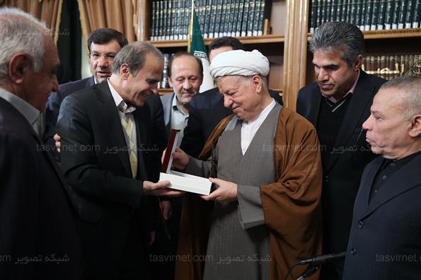 دیدار جمعی از وزنه‌برداران با هاشمی رفسنجانی