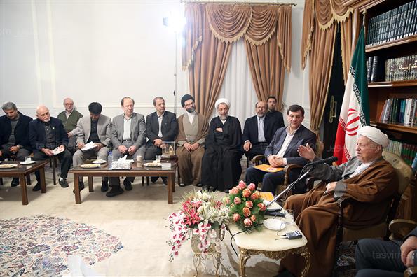 دیدار جمعی از وزنه‌برداران با هاشمی رفسنجانی