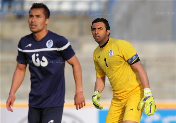 دیدار تیم های پیکان و ذوب آهن