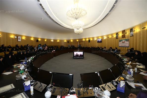 دیدار رئیس مجلس شورای اسلامی  با کارکنان زن مجلس