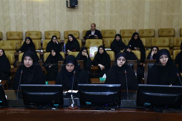 دیدار رئیس مجلس شورای اسلامی  با کارکنان زن مجلس