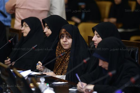 دیدار رئیس مجلس شورای اسلامی  با کارکنان زن مجلس