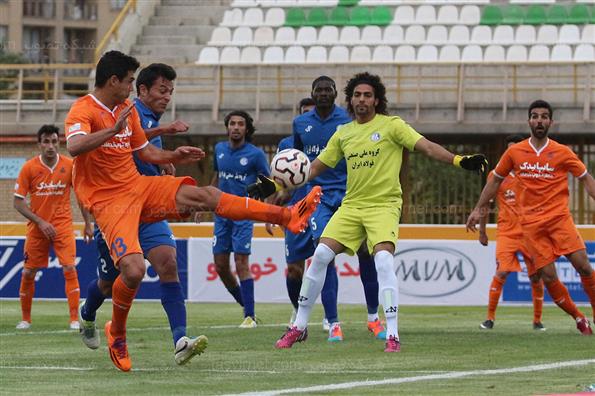 دیدار تیمهای فوتبال سایپا و استقلال خوزستان