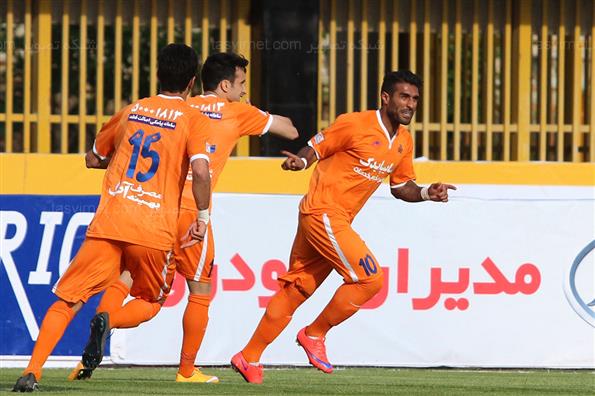 دیدار تیمهای فوتبال سایپا و استقلال خوزستان