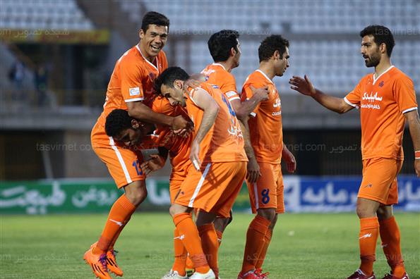 دیدار تیمهای فوتبال سایپا و استقلال خوزستان